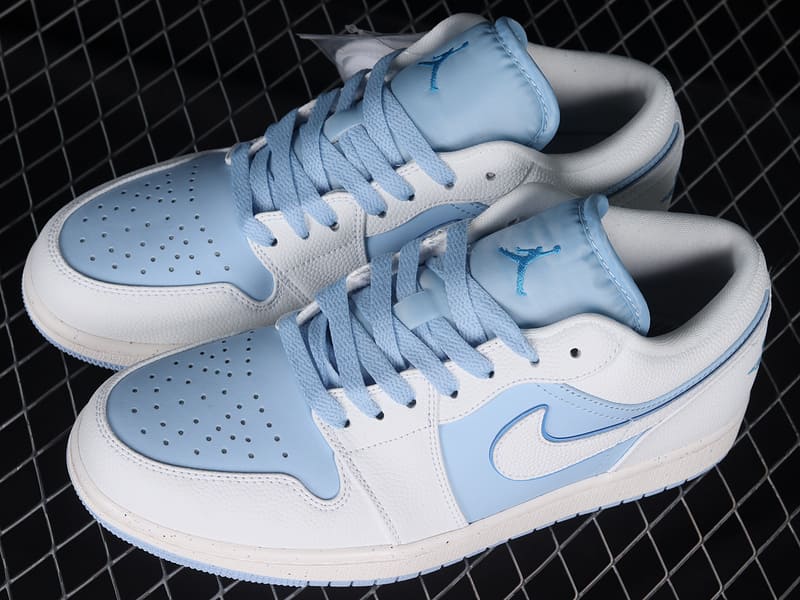 Tênis Jordan 1 Low SE Reverse Ice Blue