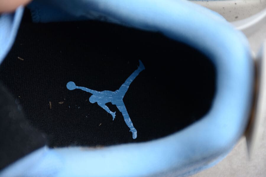 Tênis Air Jordan 4 University Blue