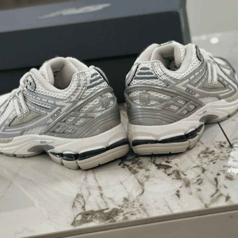 Tênis New Balance 1906R Silver Metallic