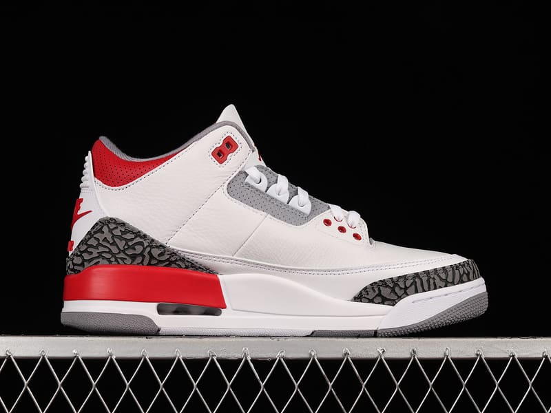 Tênis Air Jordan 3 Fire Red