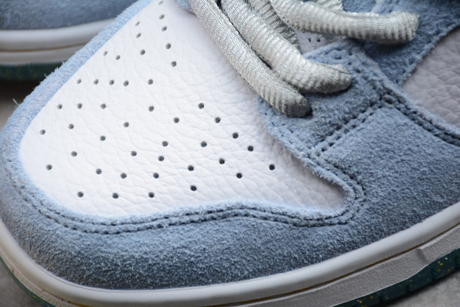Tênis Nike SB Dunk Low x Sean Cliver