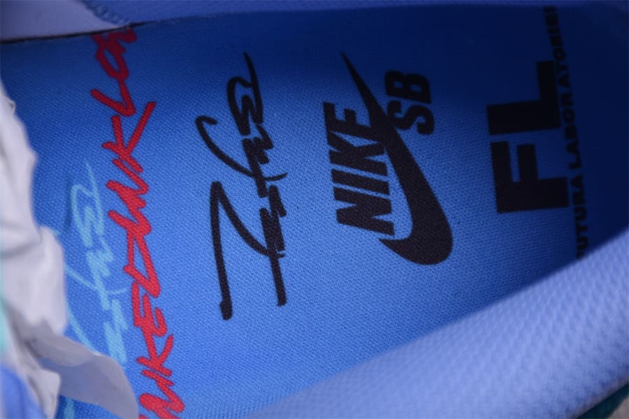 Tênis Nike SB Dunk Low Futura Laboratories Bleached Aqua