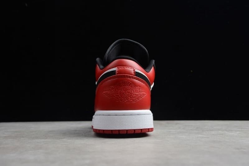 Tênis Jordan 1 Low Black Toe