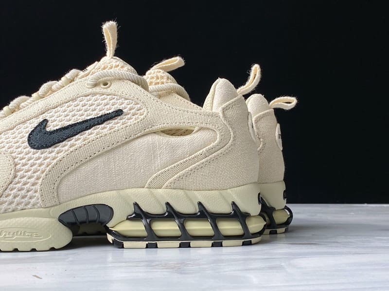 Tênis NIKE x STUSSY - Air Zoom Spiridon Caged Fossil