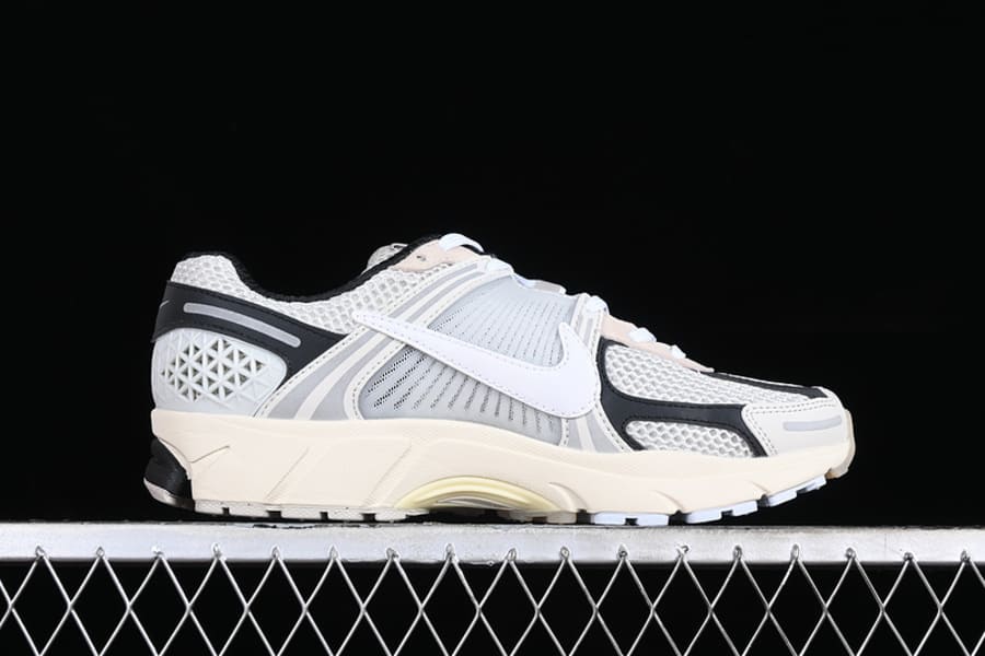 Tênis Nike Zoom Vomero 5 Supersonic