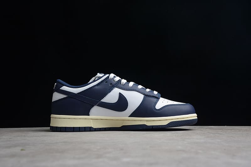 Tênis Nike Dunk Low Vintage Navy