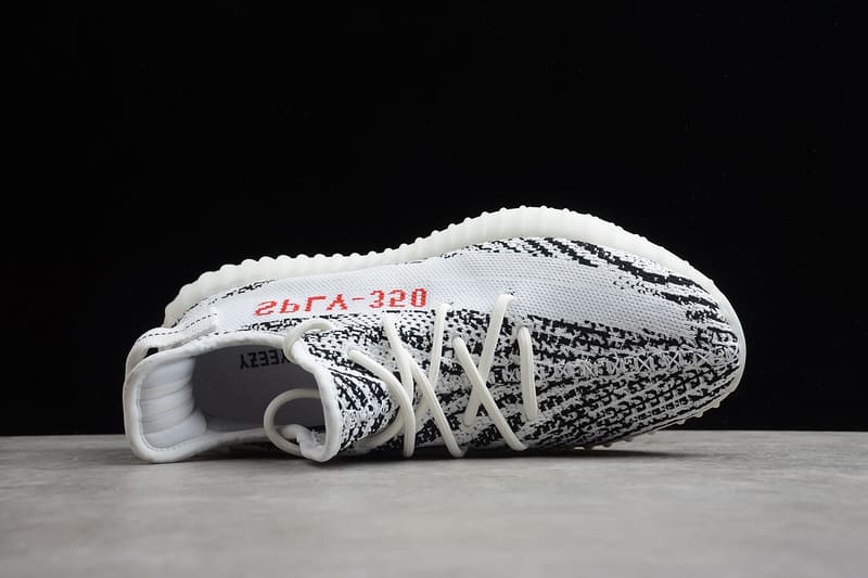 Tênis Adidas Yeezy 350 V2 Zebra