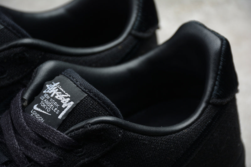 Tênis Nike x Stussy Air Force 1 Triple Black