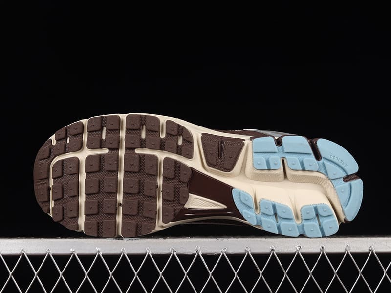 Tênis Nike Zoom Vomero 5 Earth Fossil