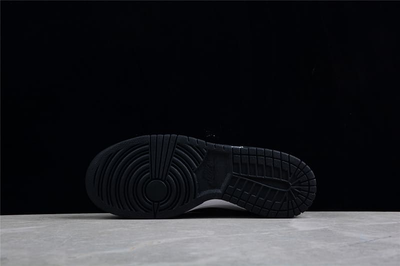 Tênis Nike Dunk SB Low Retro White Black