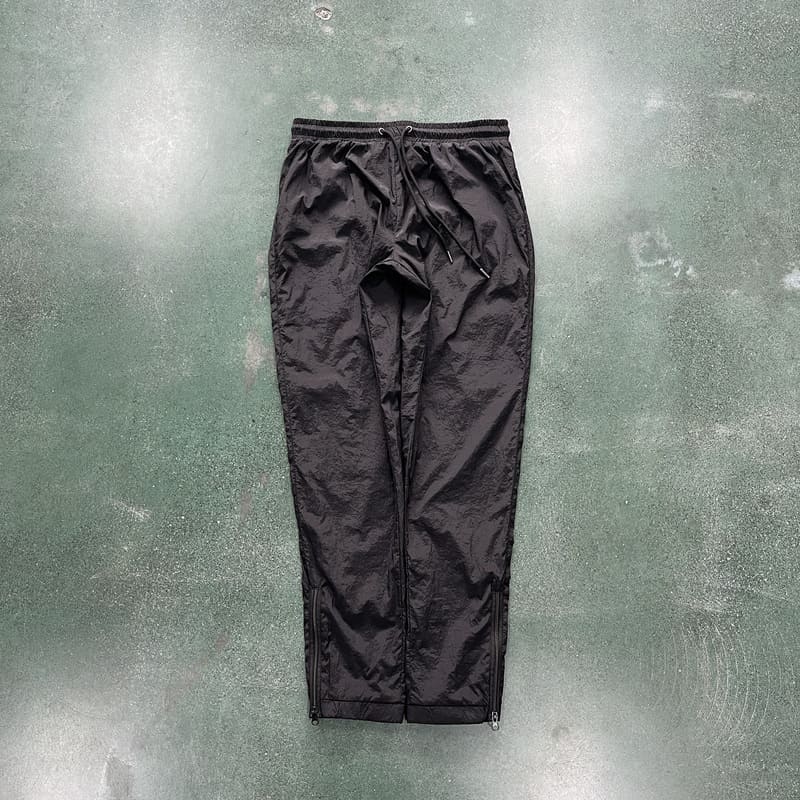 Conjunto Trapstar Irongate 2.0 Shellsuit Vermelho Preto