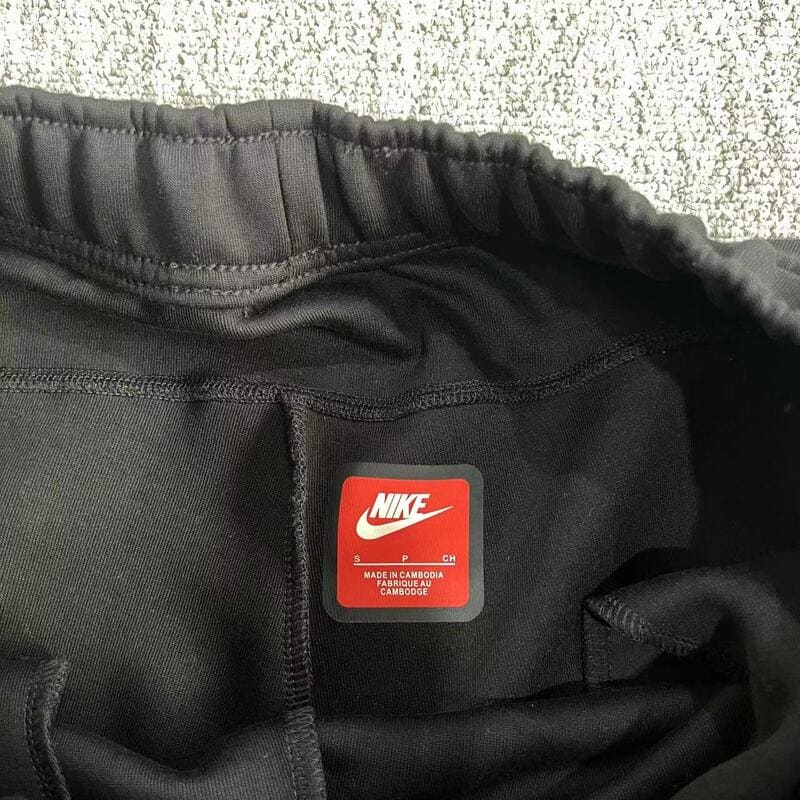 Calça Nike Tech Fleece x Syna