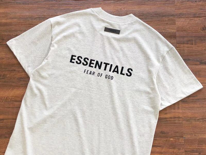 Camiseta Fear of God Essentials Light Oatmeal