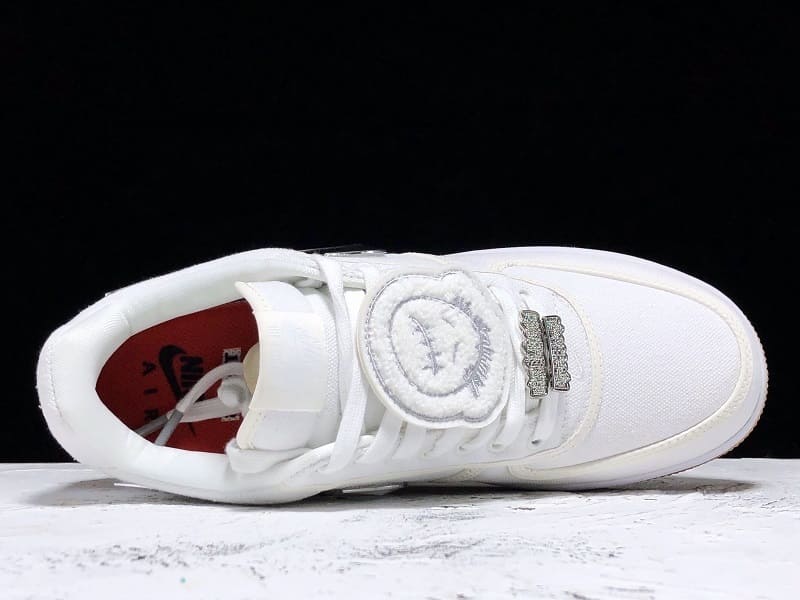 Tênis Nike Air Force 1 x Travis Scott Low Sail
