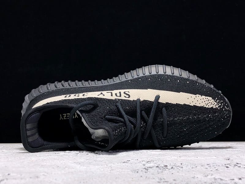 Tênis Adidas Yeezy 350 V2 Oreo