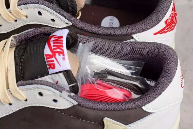 Tênis Air Jordan 1 Low x Travis Scott - Reverse Mocha