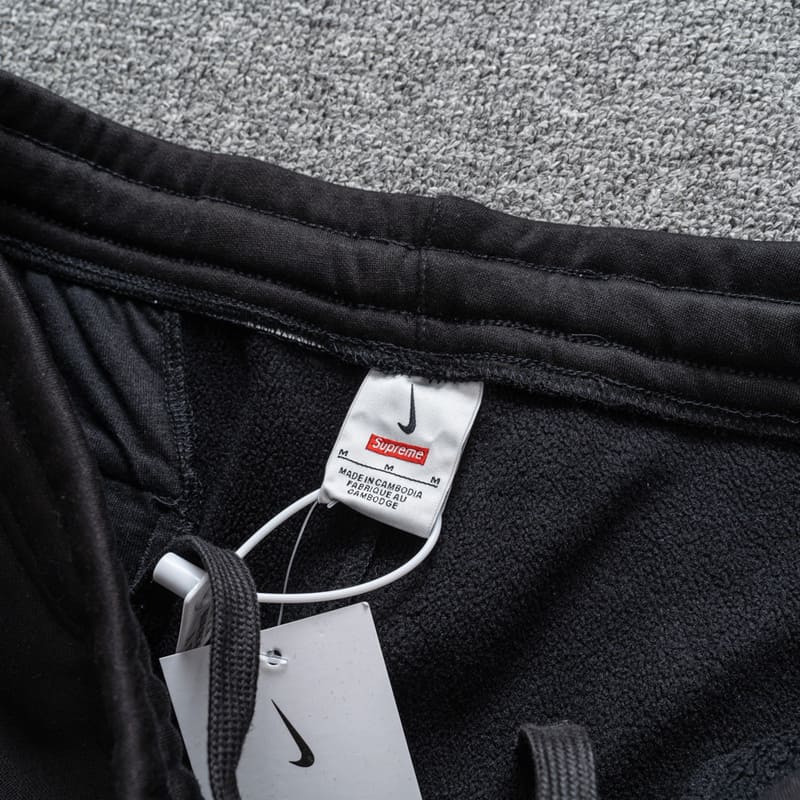 Calça Nike x Supreme Arc