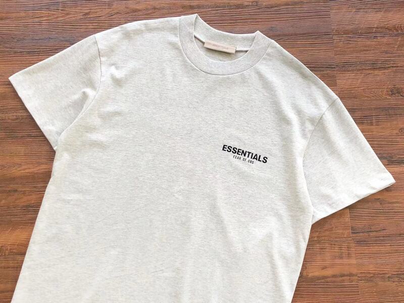 Camiseta Fear of God Essentials Light Oatmeal