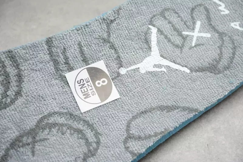 Tênis Air Jordan 4 Retro Kaws Cool Grey