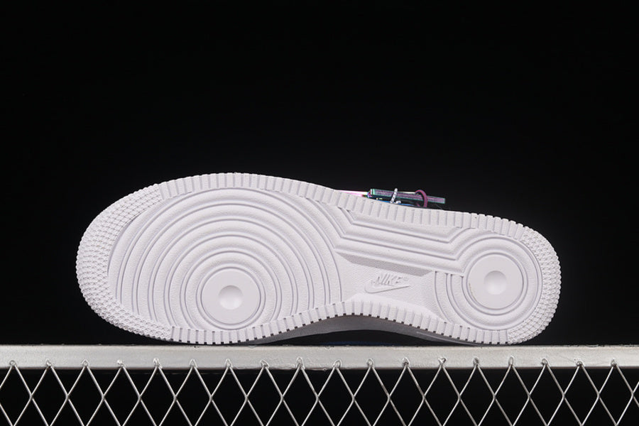 Tênis Nike Air Force 1 PRM Black Carabiner