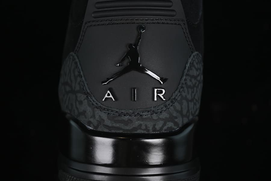 Tênis Air Jordan 3 Black Cat