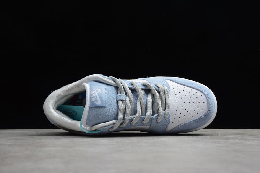 Tênis Nike SB Dunk Low x Sean Cliver