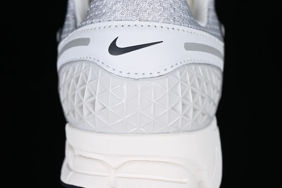 Tênis Nike Zoom Vomero 5 Photon Dust Metallic Silver
