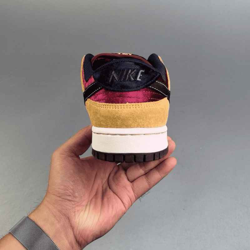 Tênis Nike SB Dunk Low City of Cinema