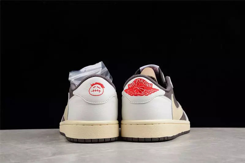 Tênis Air Jordan 1 Low x Travis Scott - Reverse Mocha