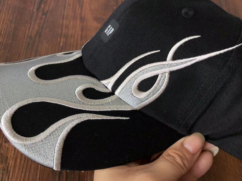Boné GAP x Yeezy Flame Black