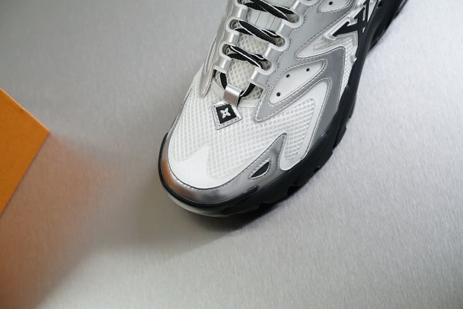 Tênis Louis Vuitton Runner Tatic Silver