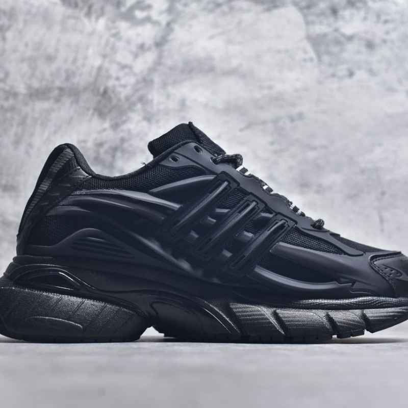 Tênis Pharrell Williams x Adidas Adistar Jellyfish Triple Black