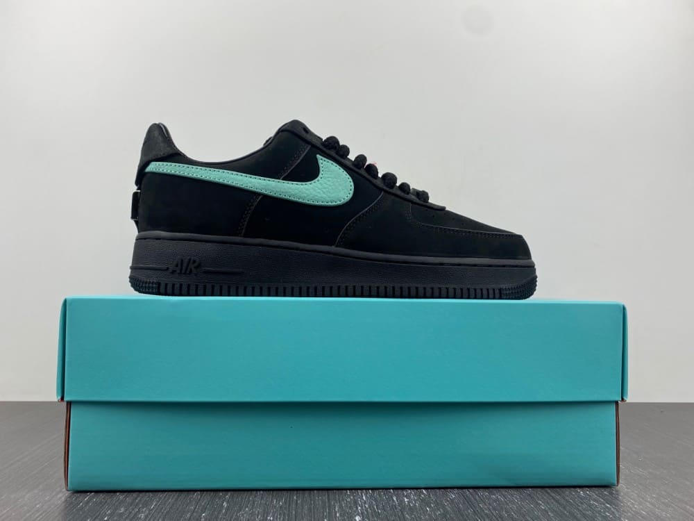 Tênis Nike Air Force 1 Tiffany & Co.