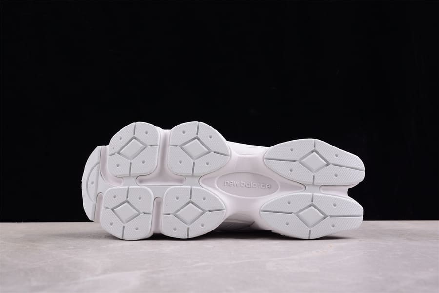 Tênis New Balance 9060 Triple White