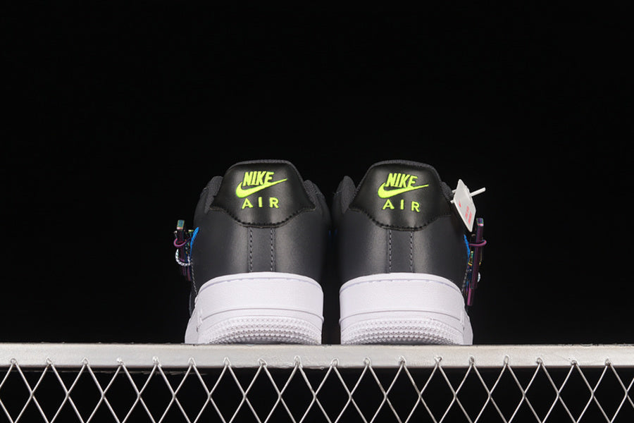 Tênis Nike Air Force 1 PRM Black Carabiner