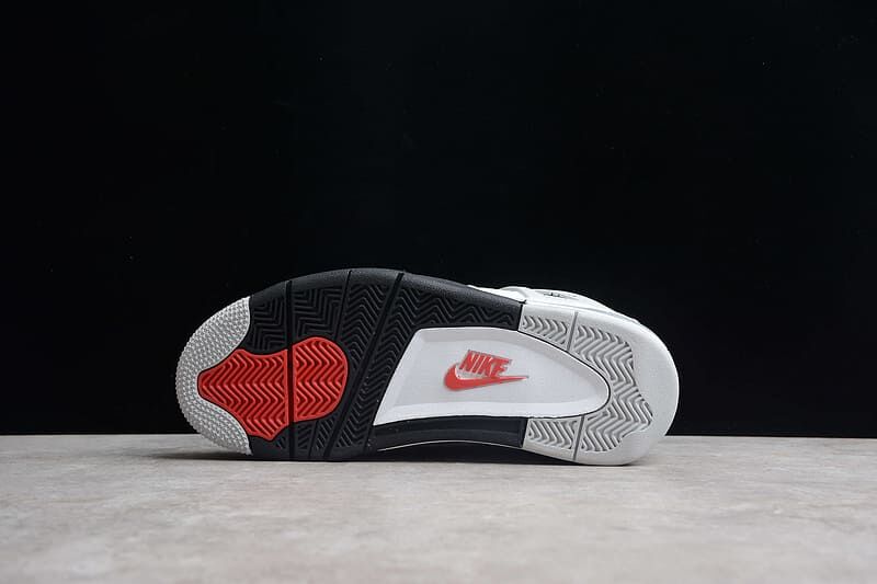 Tênis Air Jordan 4 Retro White Cement