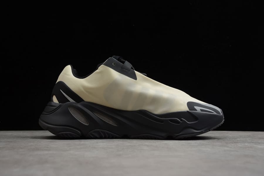 Tênis Adidas Yeezy 700 MNVN Bone