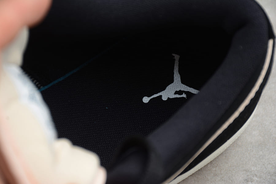 Tênis Jordan 1 Low Black Guava Ice