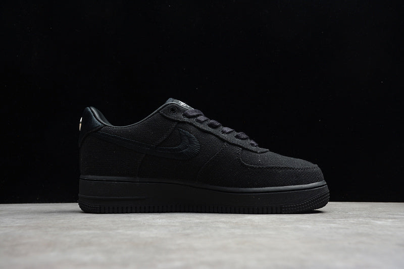 Tênis Nike x Stussy Air Force 1 Triple Black
