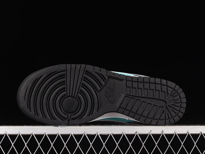 Tênis Nike Dunk Low Diamond Supply Co.