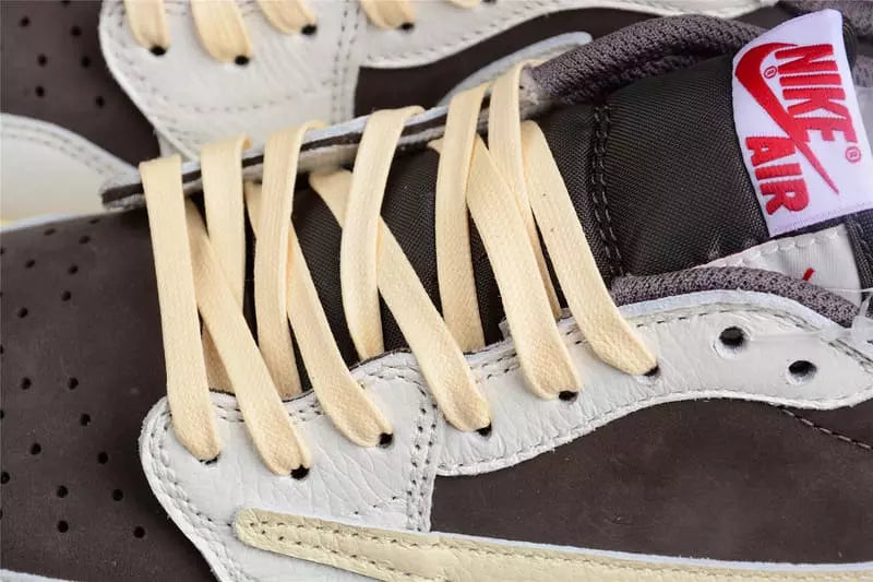 Tênis Air Jordan 1 Low x Travis Scott - Reverse Mocha