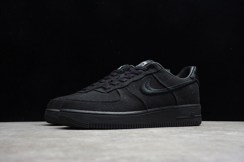 Tênis Nike x Stussy Air Force 1 Triple Black