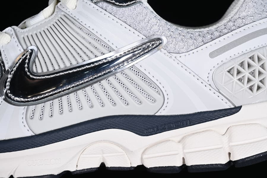 Tênis Nike Zoom Vomero 5 Photon Dust Metallic Silver