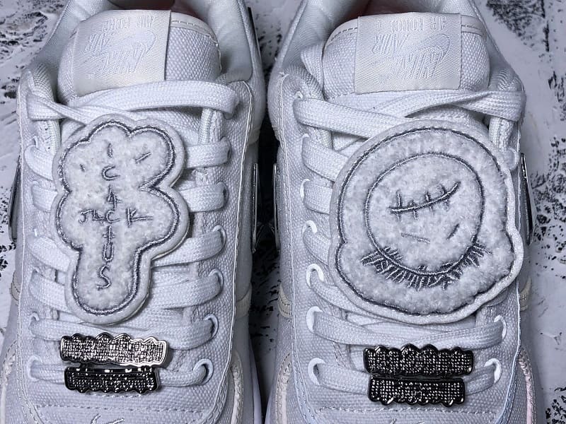 Tênis Nike Air Force 1 x Travis Scott Low Sail
