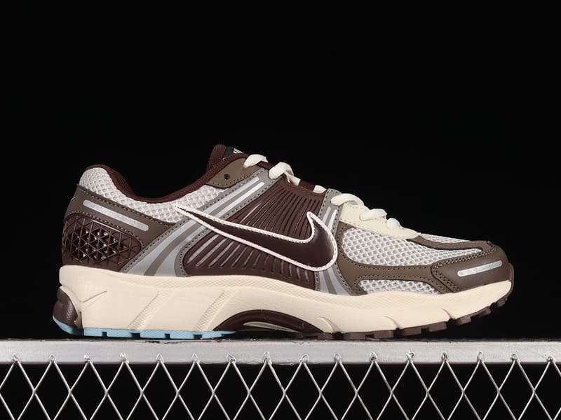Tênis Nike Zoom Vomero 5 Earth Fossil