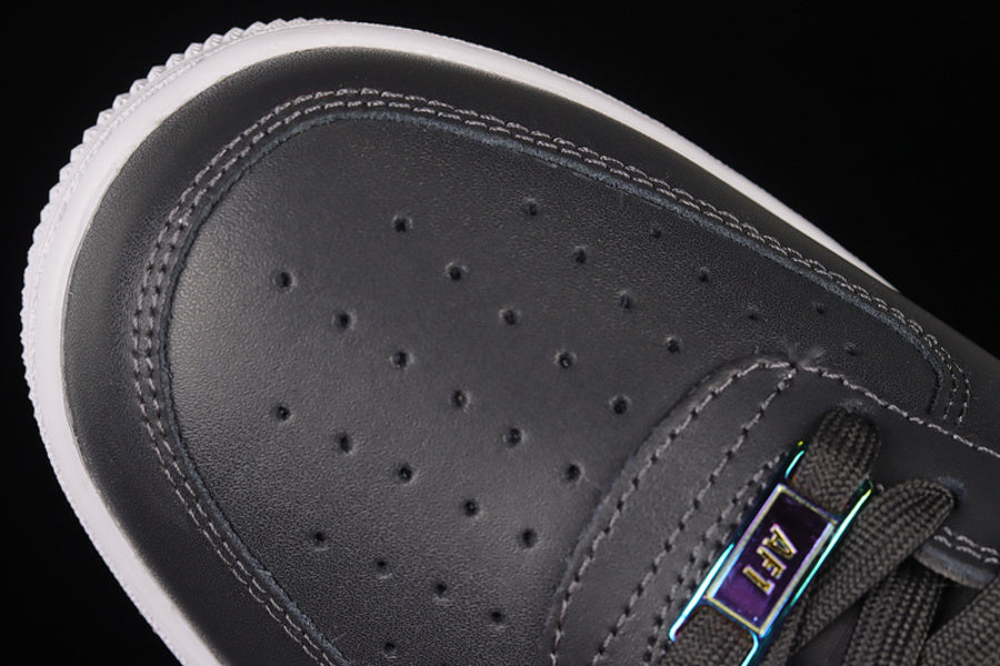 Tênis Nike Air Force 1 PRM Black Carabiner