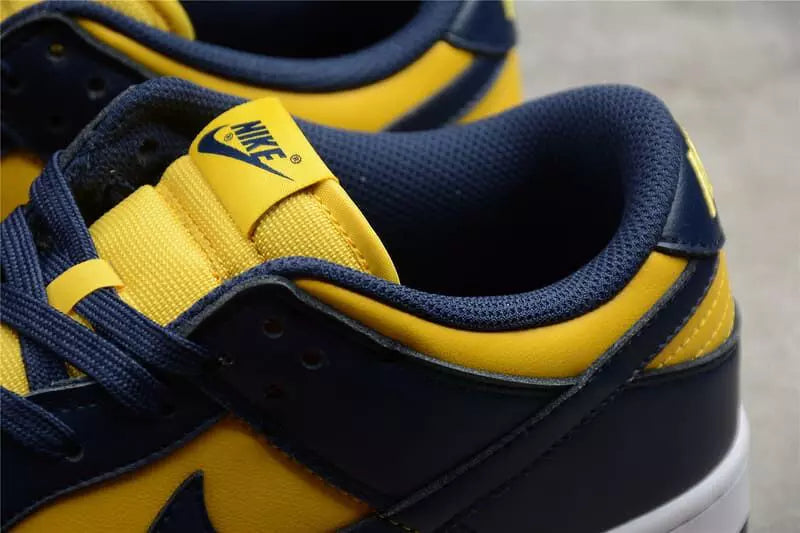 Tênis Nike SB Dunk Low Michigan