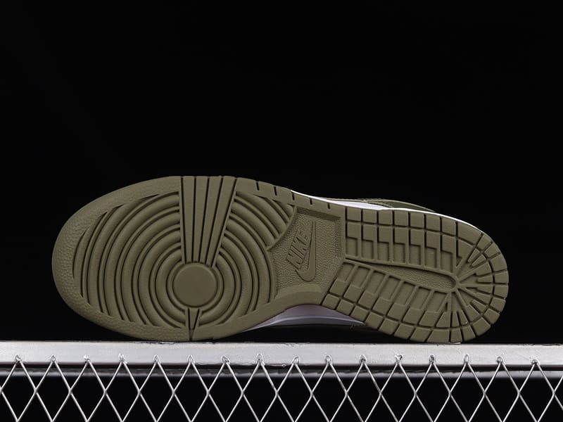 Tênis Nike Dunk Low Medium Olive