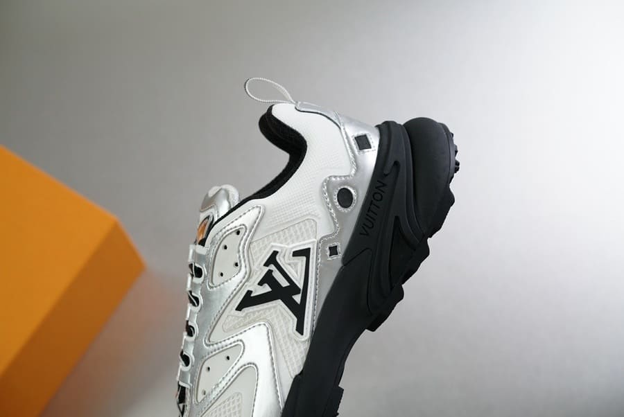 Tênis Louis Vuitton Runner Tatic Silver