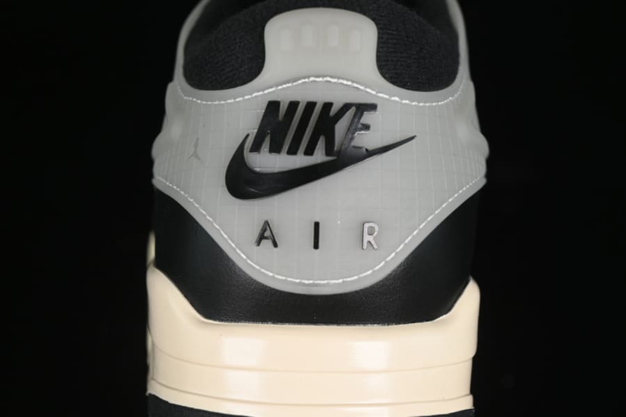 Tênis Air Jordan 4 RM Black Sail